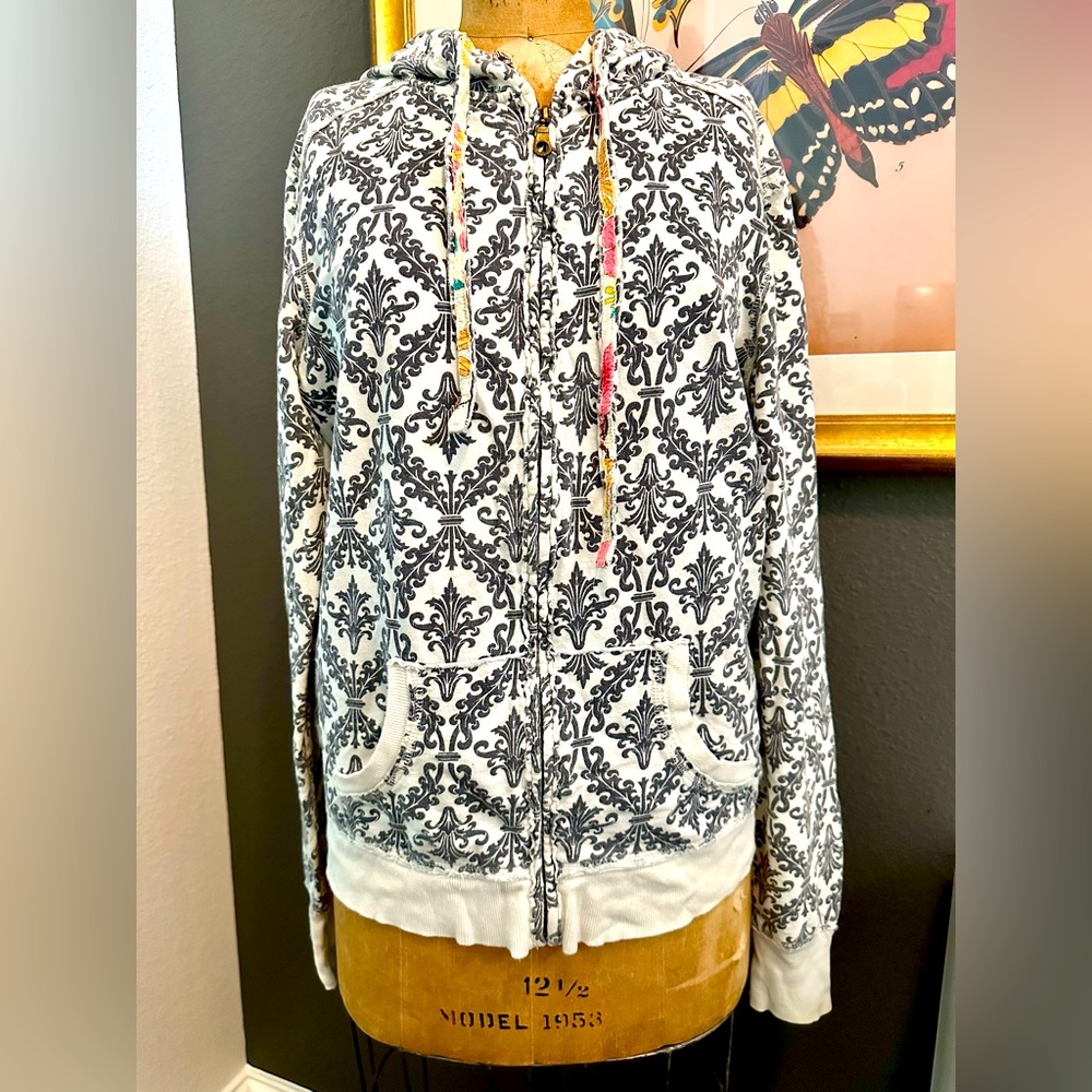🩶 Mossimo Vintage fleur-de-lis w/ contrasting Flower print Zip Up Hoodie
